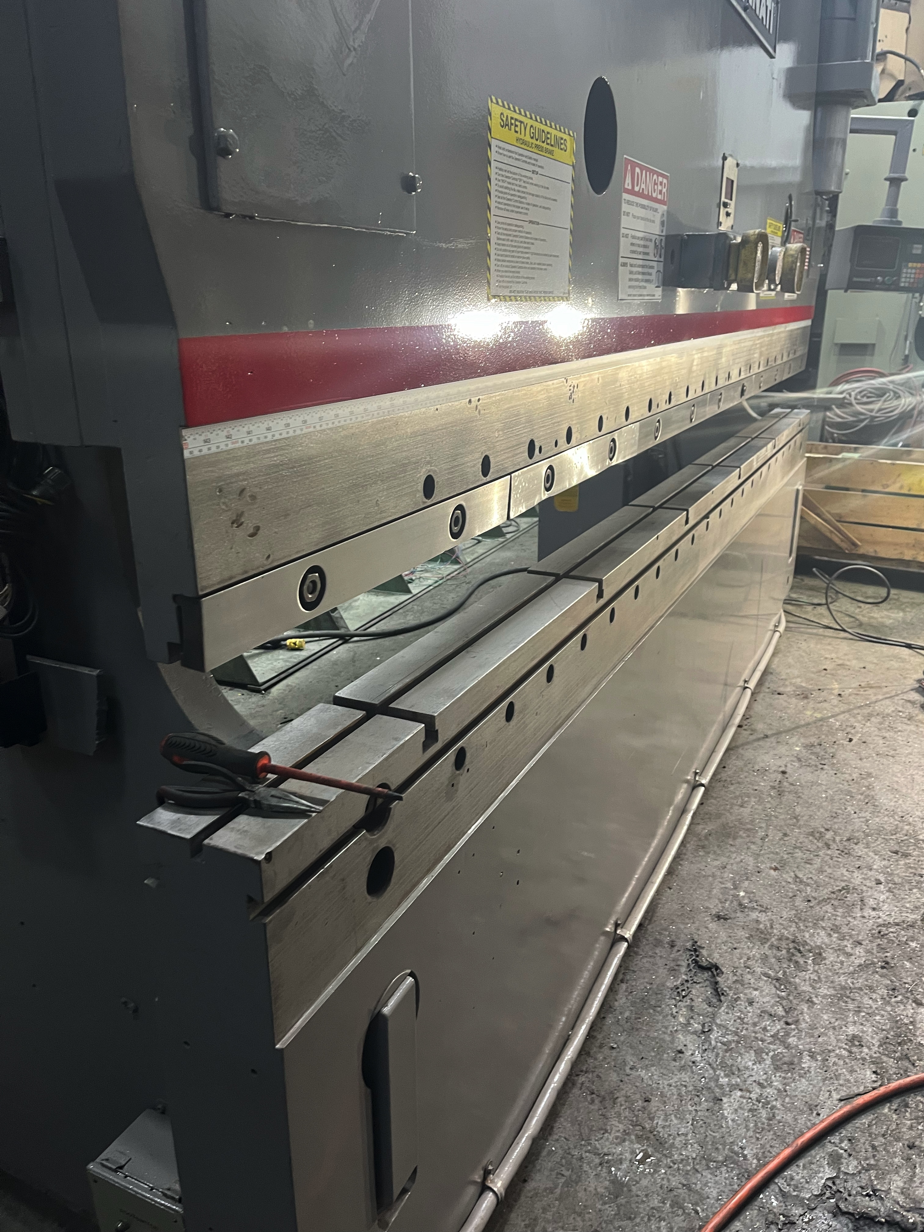 230 Ton X 12' Cincinnati 230FM Hydraulic Press Brake